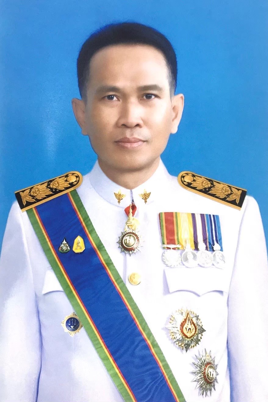 นายนิพนธ์ จันดารักษ์